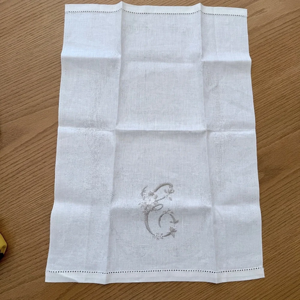 DECORTIVE HAND TOWEL